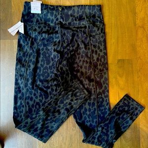 Victoria’s Secret Incredible Essential Leggings
